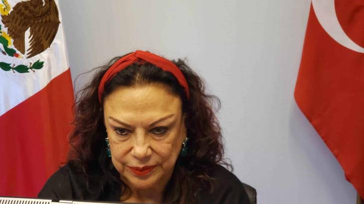 Exhiben a la cónsul Isabel Arvide amenazando a empleados del Consulado en Estambul