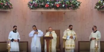 José Guerrero Macías Obispo de Mexicali en plena misa promueve el voto a favor del PES 
