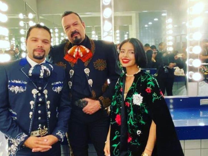 Claro que la regó, Pepe Aguilar habla sobre la interpretación del Himno Nacional que hizo Ángela Aguilar Claro que la regó, Pepe Aguilar habla sobre la interpretación del Himno Nacional que hizo Ángela Aguilar