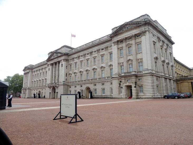 El Palacio de Buckingham prohibió que minorías étnicas ocuparan puestos oficiales, revela The Guardian El Palacio de Buckingham prohibió que minorías étnicas ocuparan puestos oficiales, revela The Guardian