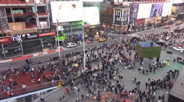 Explosión en una alcantarilla de Times Square provoca pánico entre los visitantes