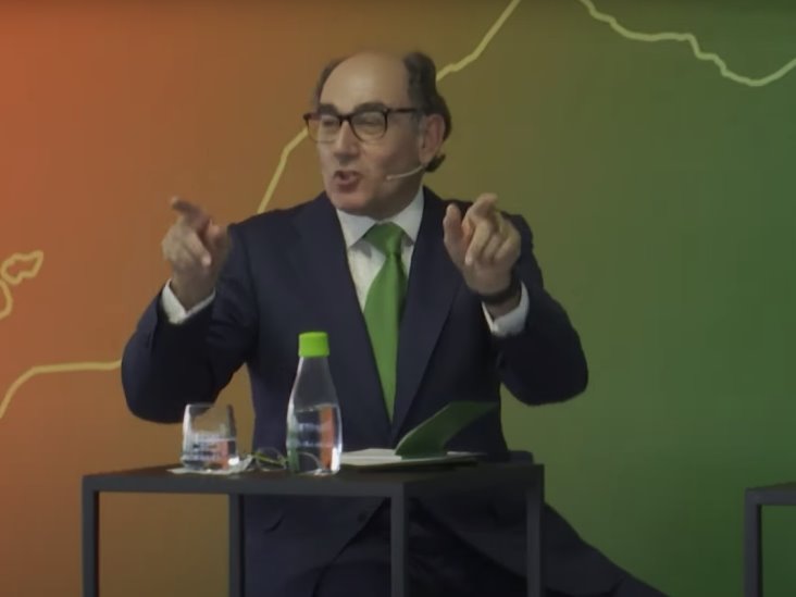 Presidente de Iberdrola llama “tontos” a españoles que tienen contratada tarifa regulada de luz Presidente de Iberdrola llama “tontos” a españoles que tienen contratada tarifa regulada de luz