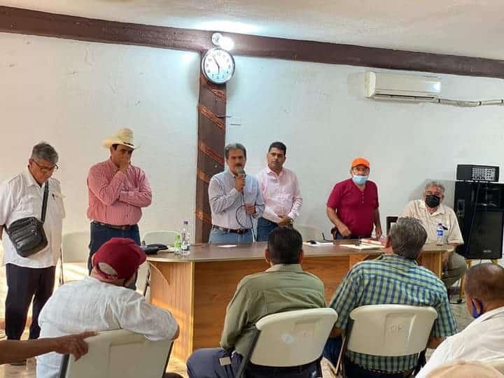 Reaparece Evaristo en reunión con taxistas, tras confirmación del TET sobre sanción por violencia política Reaparece Evaristo en reunión con taxistas, tras confirmación del TET sobre sanción por violencia política