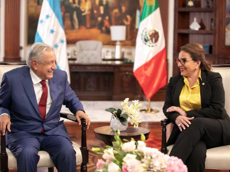 Rompe AMLO el protocolo en Honduras, y se pronuncia a favor de la Reforma Eléctrica de Xiomara Castro Rompe AMLO el protocolo en Honduras, y se pronuncia a favor de la Reforma Eléctrica de Xiomara Castro