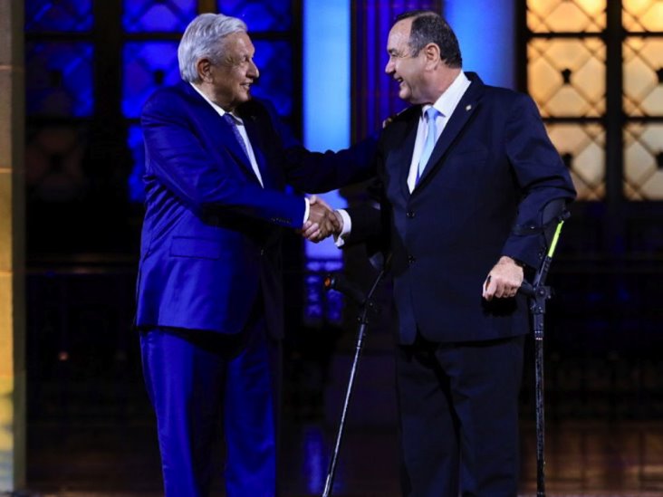 Deja AMLO solemne mensaje en el Libro de Oro, tras su visita a Guatemala Deja AMLO solemne mensaje en el Libro de Oro, tras su visita a Guatemala