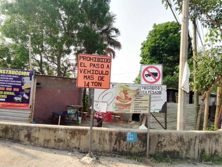 Exhiben habitantes de “Curahueso” contradicciones en el peso permitido para pasar por el puente “El Cometa” Exhiben habitantes de “Curahueso” contradicciones en el peso permitido para pasar por el puente “El Cometa”