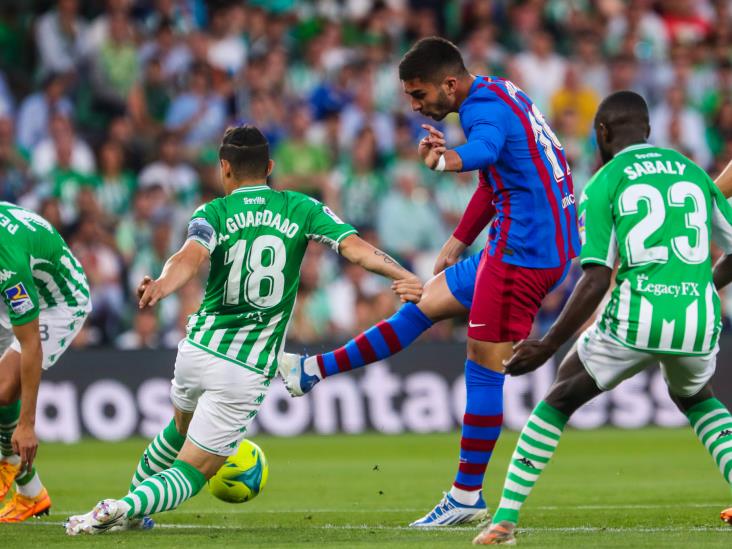 Barcelona reconoce con “pasillo a Real Betis tras ganar Copa del Rey Barcelona reconoce con “pasillo a Real Betis tras ganar Copa del Rey