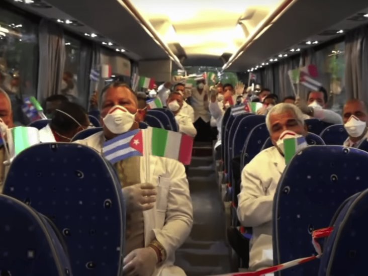 Médicos de México protestan contra decisión de AMLO de contratar personal de salud cubano Médicos de México protestan contra decisión de AMLO de contratar personal de salud cubano