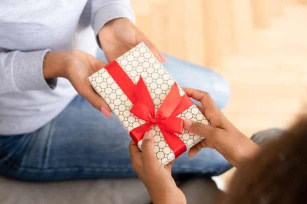 Flores, fragancias, joyas y experiencias, los regalos más frecuentes para las mamás Flores, fragancias, joyas y experiencias, los regalos más frecuentes para las mamás