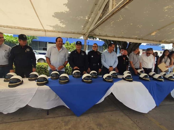 Entrega Canacar 31 cascos a motopatrulleros de la PEC Entrega Canacar 31 cascos a motopatrulleros de la PEC