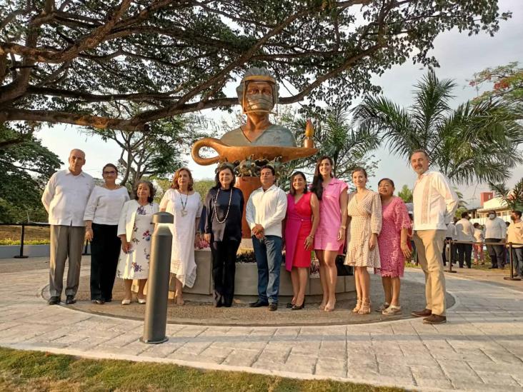 Develan monumento a La Enfermera, homenaje a quienes enfrentaron la pandemia Develan monumento a La Enfermera, homenaje a quienes enfrentaron la pandemia