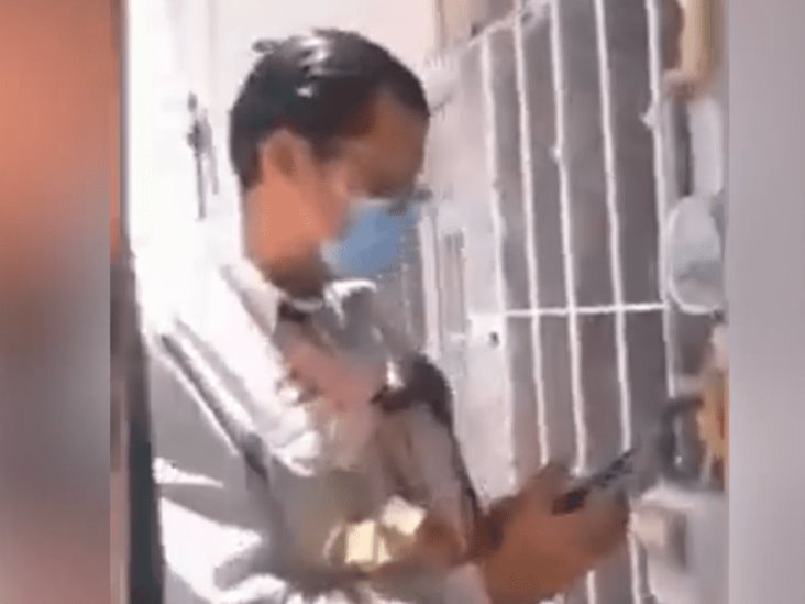 VIDEO| Acusan a trabajador de CFE de matar con un desarmador a una perrita, en Puebla VIDEO| Acusan a trabajador de CFE de matar con un desarmador a una perrita, en Puebla