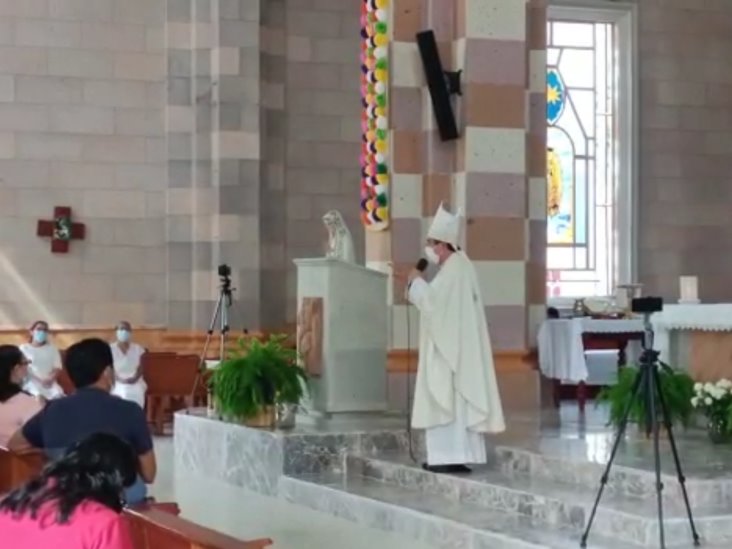Oficia obispo de Tabasco misa en honor a las enfermeras y enfermeros del estado Oficia obispo de Tabasco misa en honor a las enfermeras y enfermeros del estado