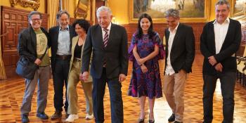 Acuerda AMLO con actores llevar el cine mexicano a lugares apartados