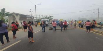 Otro bloqueo... habitantes de Lagartera cierran la Villahermosa-Frontera